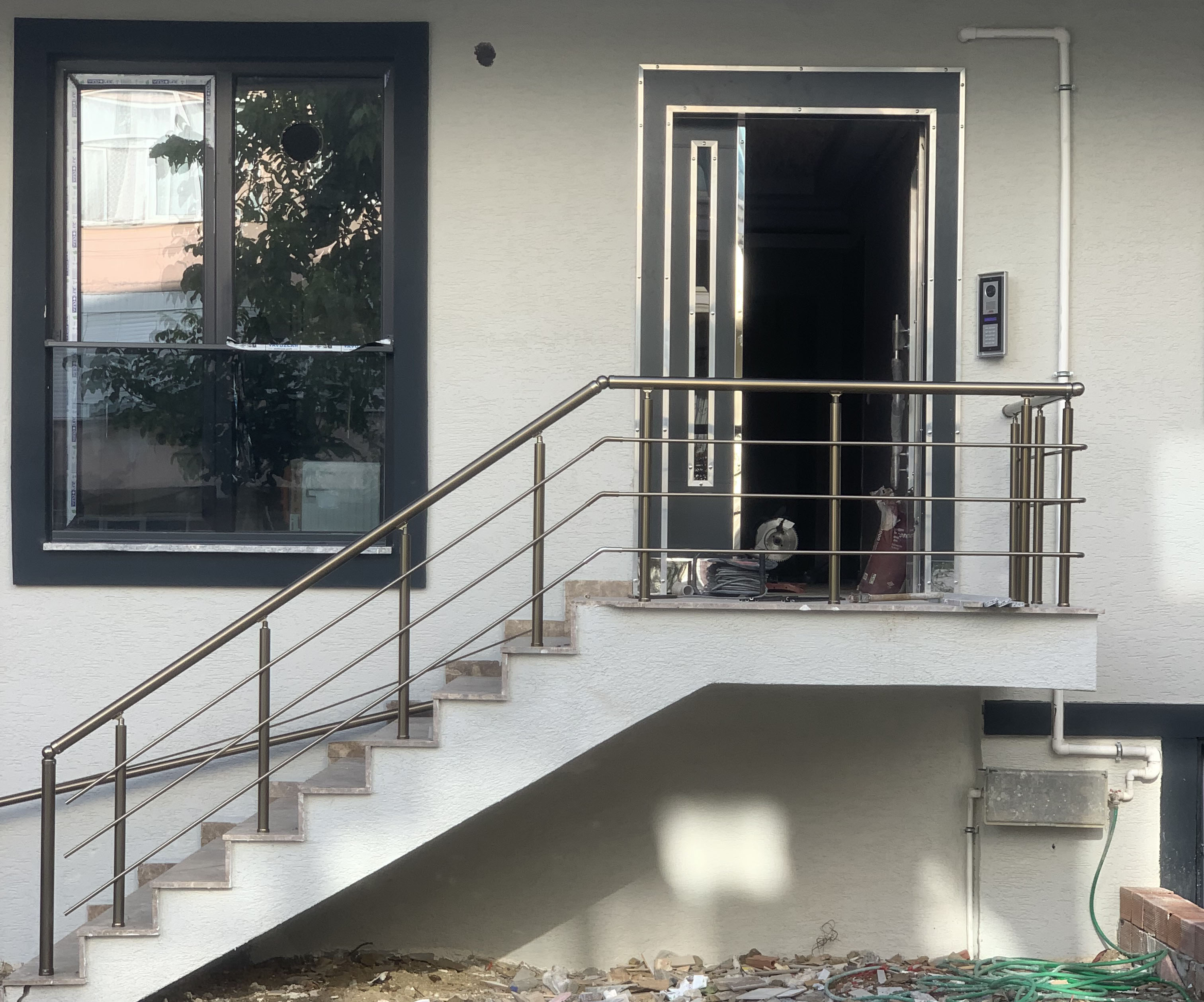 Bronz Renk Dış Merdiven Korkuluğu