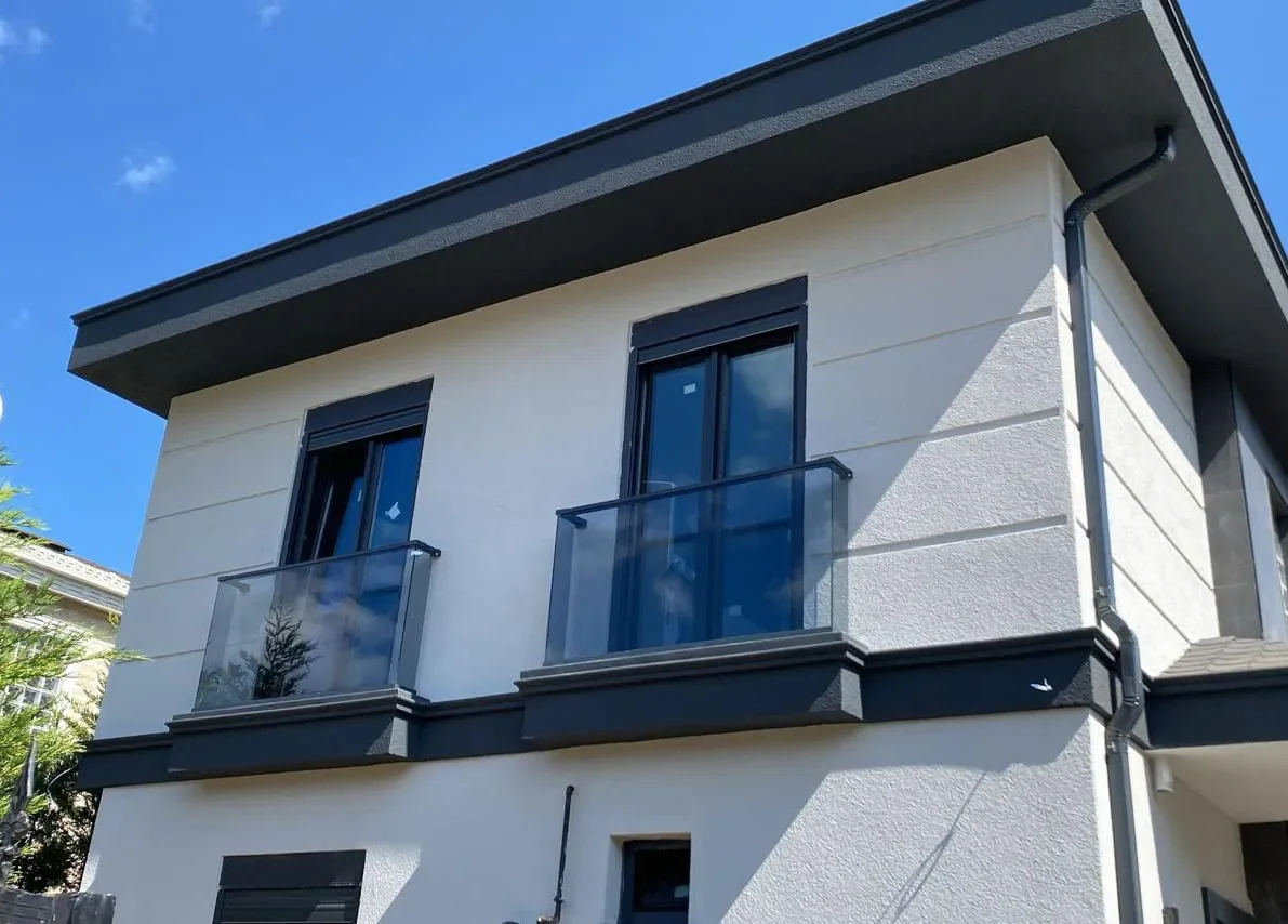 Siyah Profil Detaylı Fransız Balkon