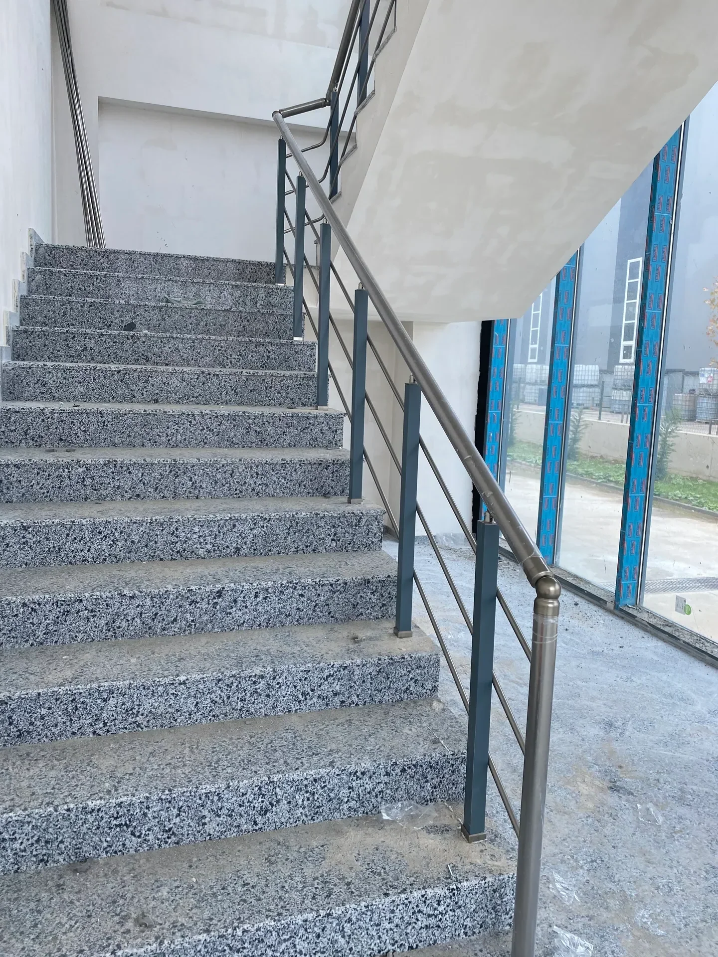 Gri Profil Alüminyum Merdiven Korkuluğu