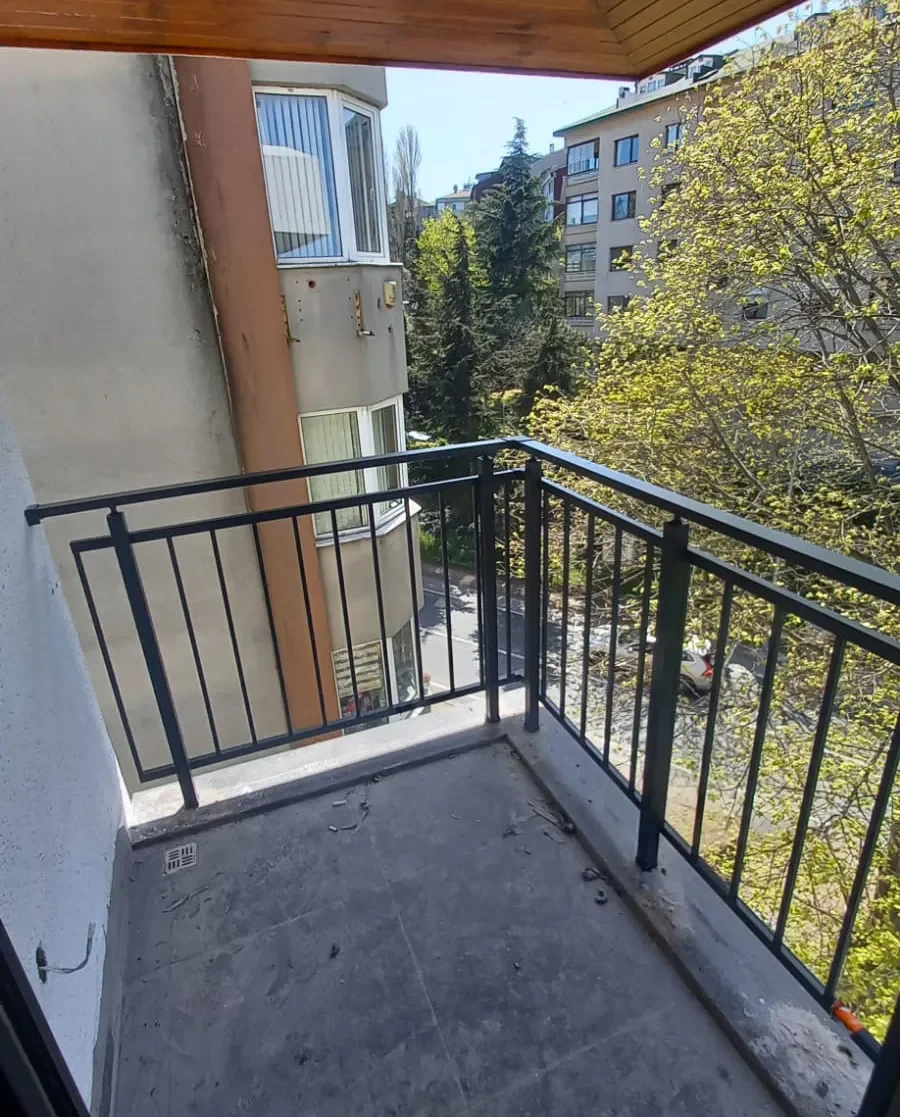 Estetik Siyah Cam Balkon Uygulaması